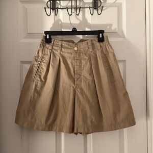 Chaus Sport Size 8 Vintage Tan shorts Pleated